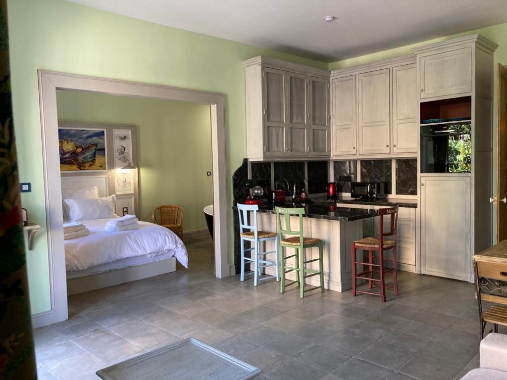 Mes A Moi In Pezenas - Appartements De Charme - Baignoire Balneo エクステリア 写真